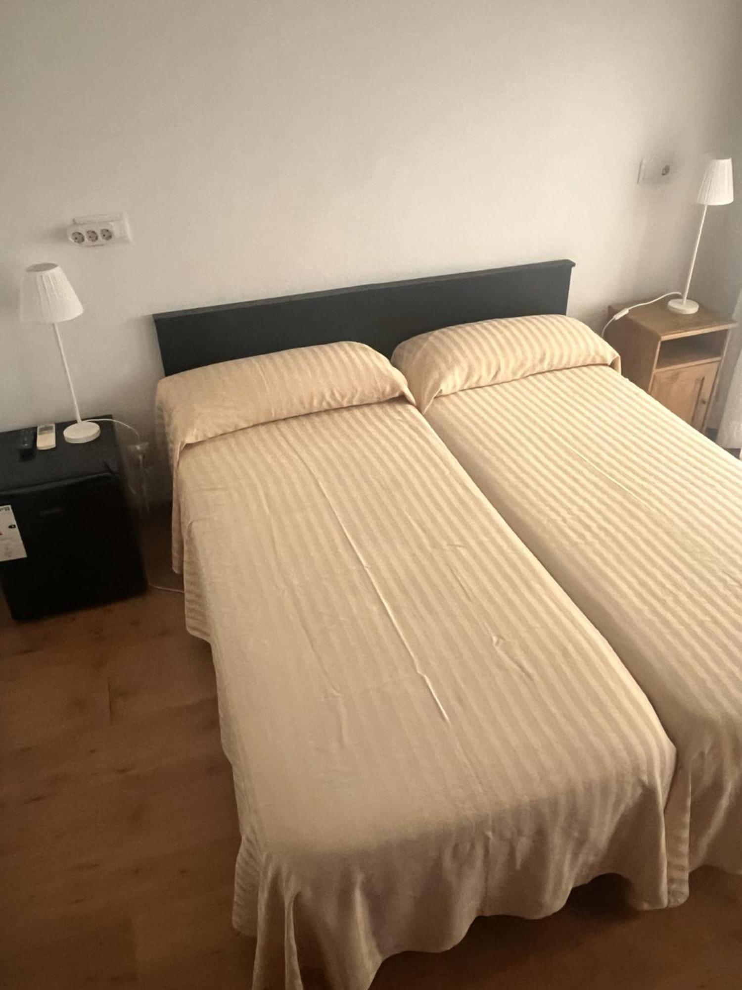 Hostal La Lluna Ареньс-де-Мар Экстерьер фото