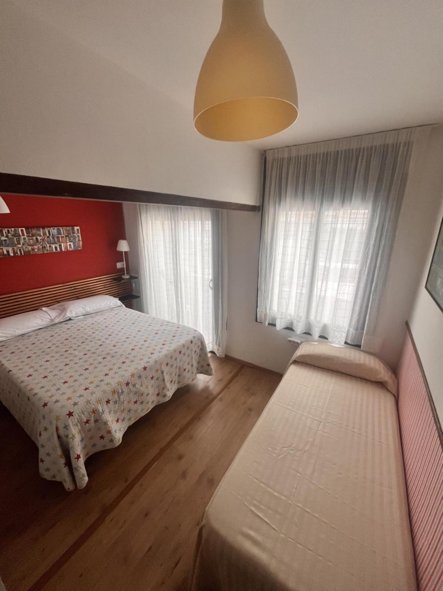 Hostal La Lluna Ареньс-де-Мар Экстерьер фото
