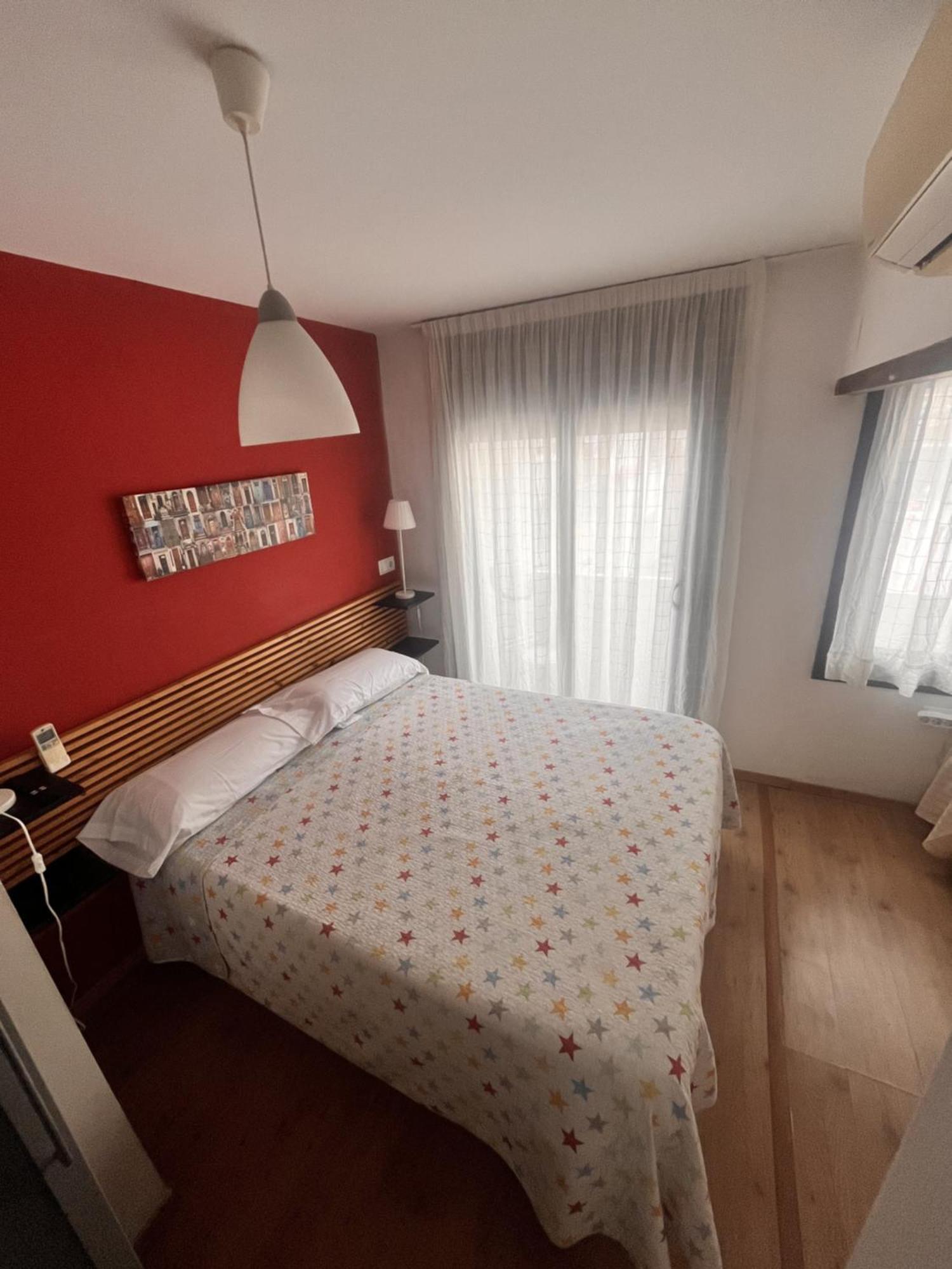 Hostal La Lluna Ареньс-де-Мар Экстерьер фото