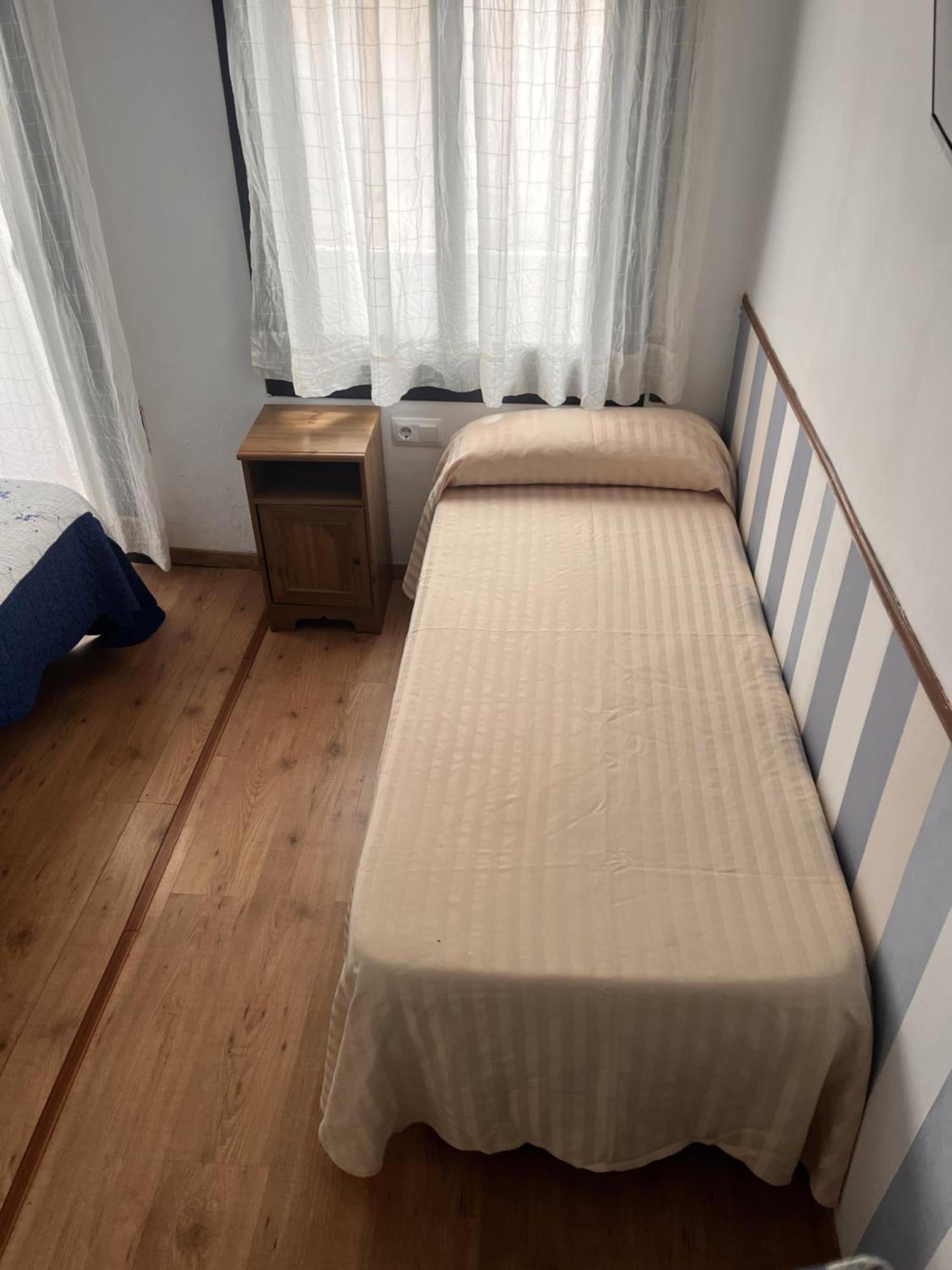 Hostal La Lluna Ареньс-де-Мар Экстерьер фото
