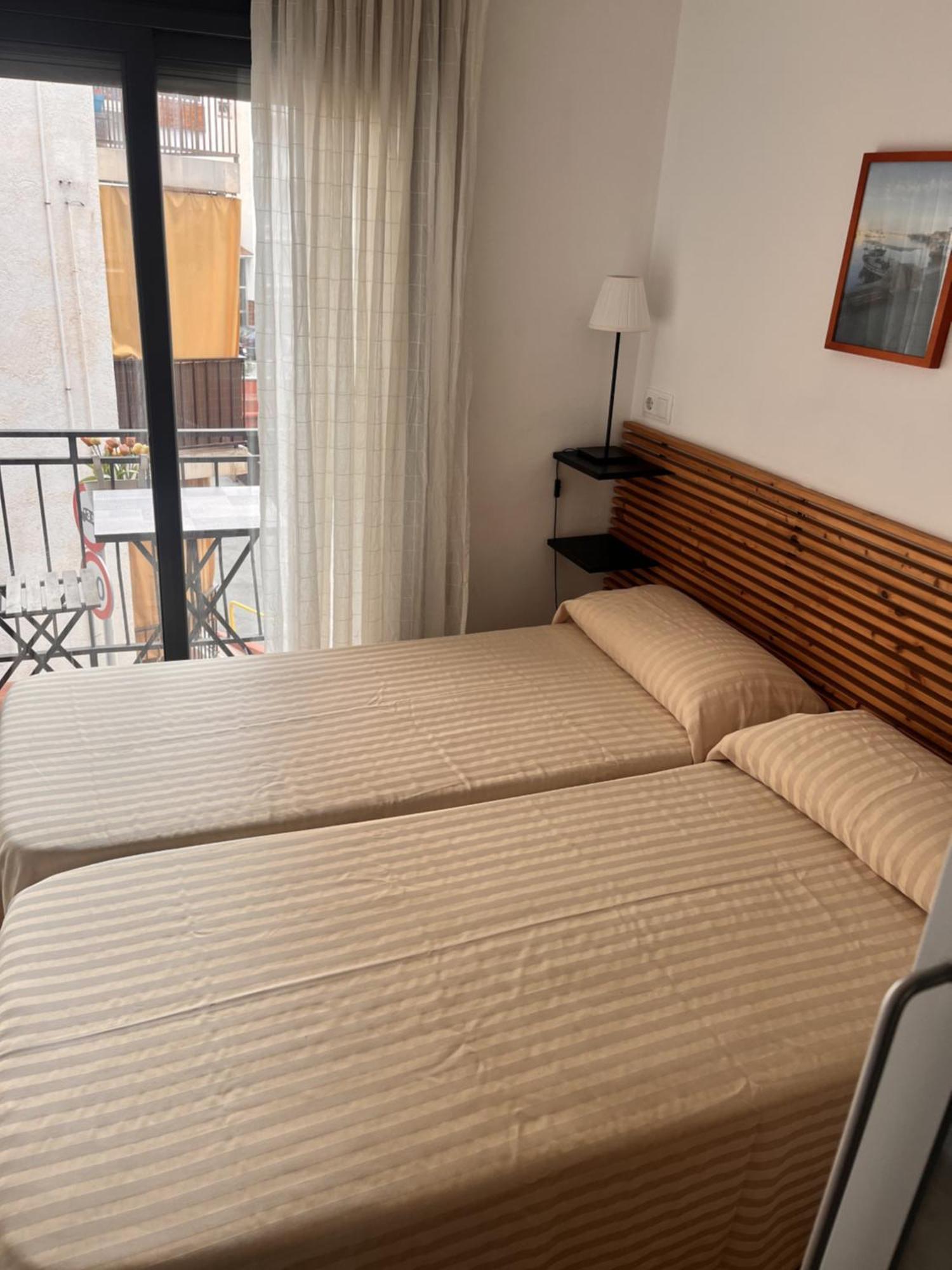 Hostal La Lluna Ареньс-де-Мар Экстерьер фото