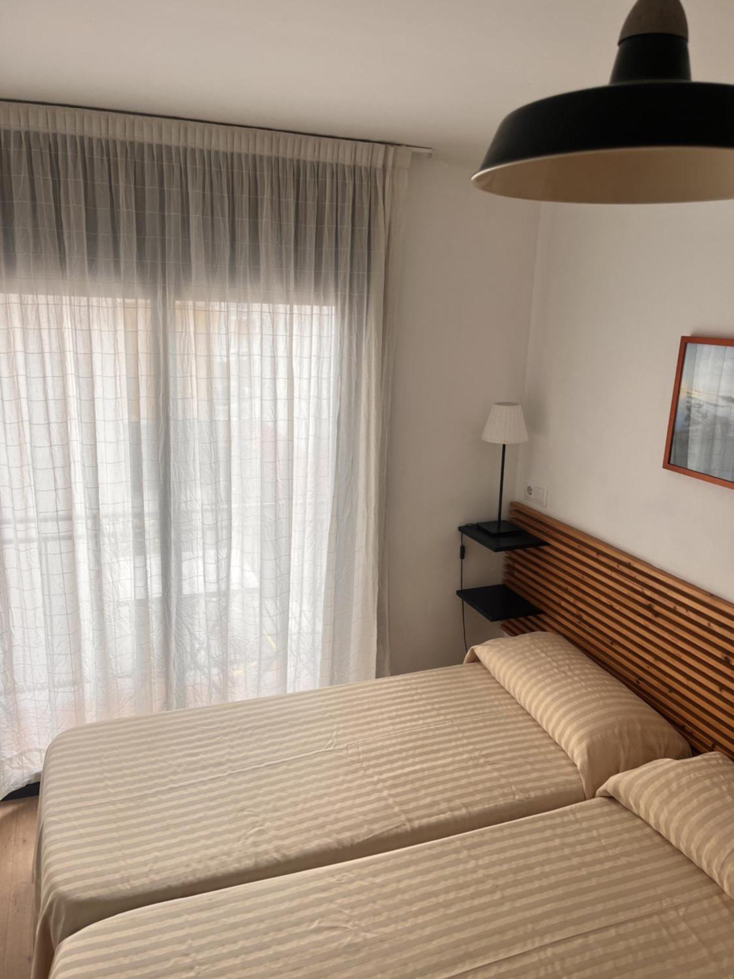 Hostal La Lluna Ареньс-де-Мар Экстерьер фото