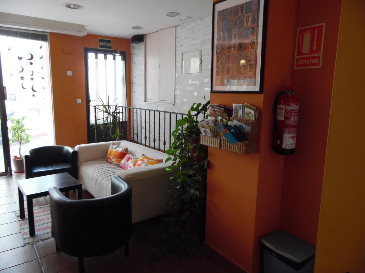 Hostal La Lluna Ареньс-де-Мар Экстерьер фото